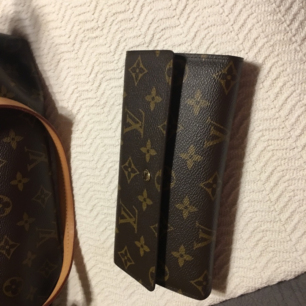 Louis Vuitton wallet almost new Slightly used $350
